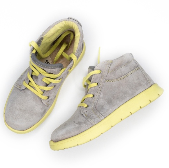 UGG Other - Ugg "Casson" Shoe